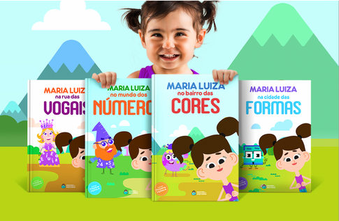 Foto de uma criança com sua coleção Aprendendo o Bê-a-Bá da Editora Dentro da História