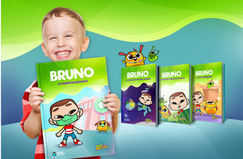 Foto de uma criança com sua Coleção Aventuras com Beto e Biscoito da Editora Dentro da História