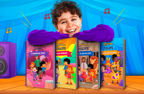 Foto de uma criança com sua Coleção Fé e Amor