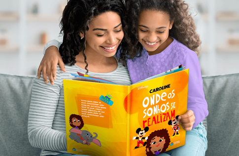 Foto de uma criança com sua Coleção Magia Disney