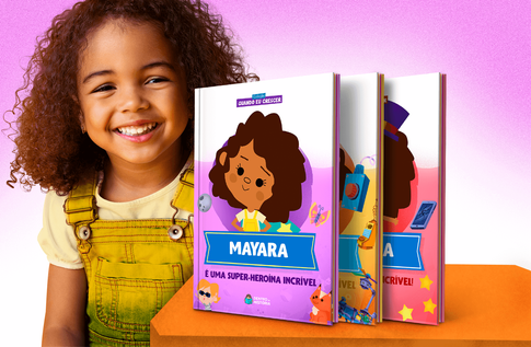 Foto de uma criança com sua coleção Quando eu Crescer da Editora Dentro da História