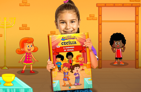 Crianças brincando com seus livros personalizados de O Chamado de Samuel