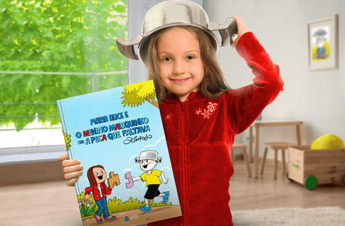 Crianças brincando com seus livros personalizados de A Peça que Faltava