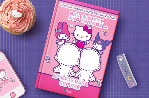 Crianças brincando com seus livros personalizados de Amigos para Sempre