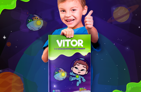 Crianças brincando com seus livros personalizados do Uma Saudade Maior que o Mundo