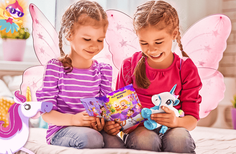 Crianças brincando com seu Cartão Personalizado Aniversário de Conto de Fadas