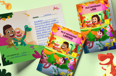Crianças brincando com seu Cartão Personalizado Aniversário de Dinossauro