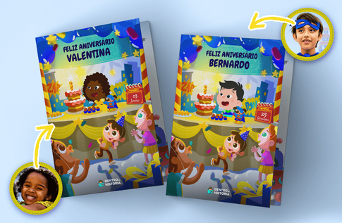 Crianças brincando com seu Cartão Personalizado Aniversário de Super Herói