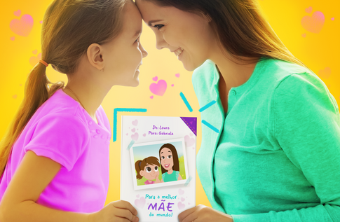 Crianças brincando com seus livros personalizados Cartão Personalizado para Mãe