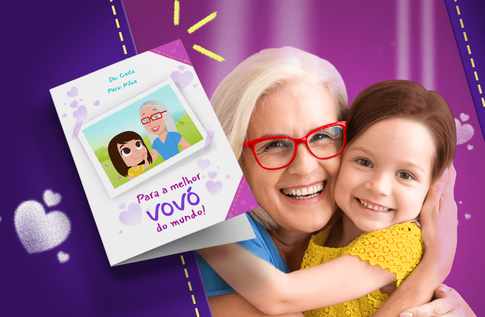 Crianças brincando com seus livros personalizados Cartão personalizado para a vovó