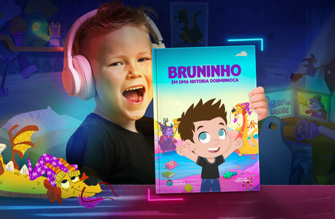 Crianças brincando com seus livros personalizados Uma História Dorminhoca