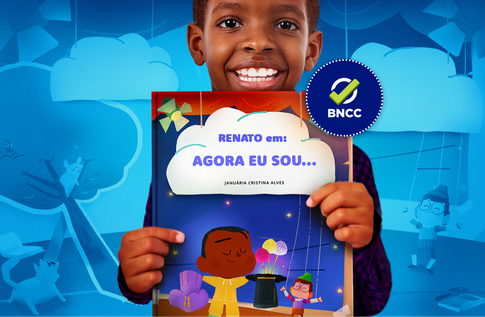 Crianças brincando com seus livros personalizados do FTD Educação - Agora Sou
