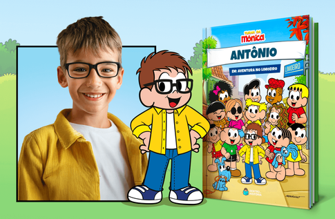 Crianças brincando com seus livros personalizados de Monica Aventura Limoeiro