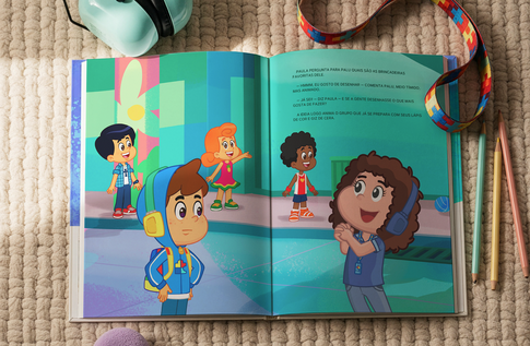 Crianças brincando com seus livros personalizados de O Jeito Único de Cada Um