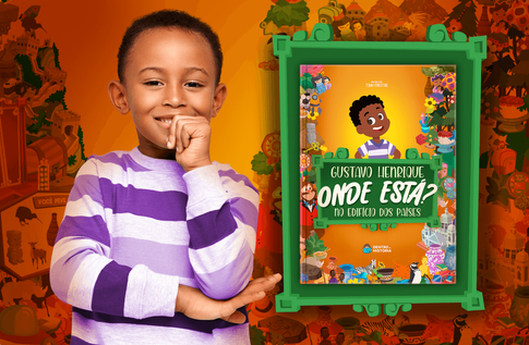 Foto de uma criança com sua coleção Brincando com a Coleção Onde Está?