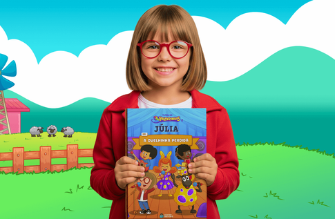 Crianças brincando com seus livros personalizados de 3 Palavrinhas em A Ovelhinha Perdida