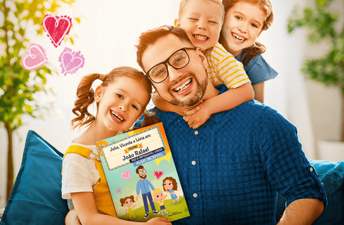 Crianças brincando com seus livros personalizados O papai faz o impossível virar algo incrível