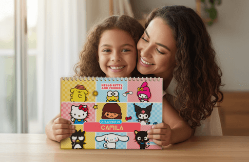 Crianças brincando com seu Planner 2026 da Hello Kitty and Friends