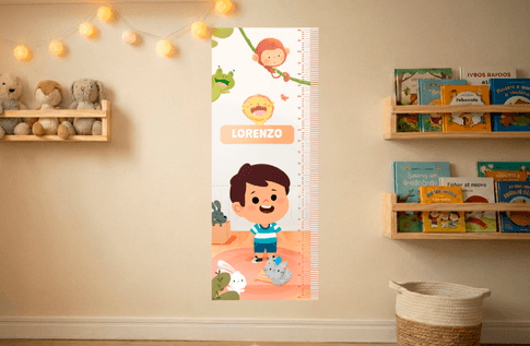 Crianças brincando com seus livros personalizados de Régua de Crescimento Personalizada de Animais