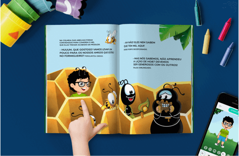 Uma página do livro personalizado onde o Smilinguido e Forfo relembram sobre generosidade